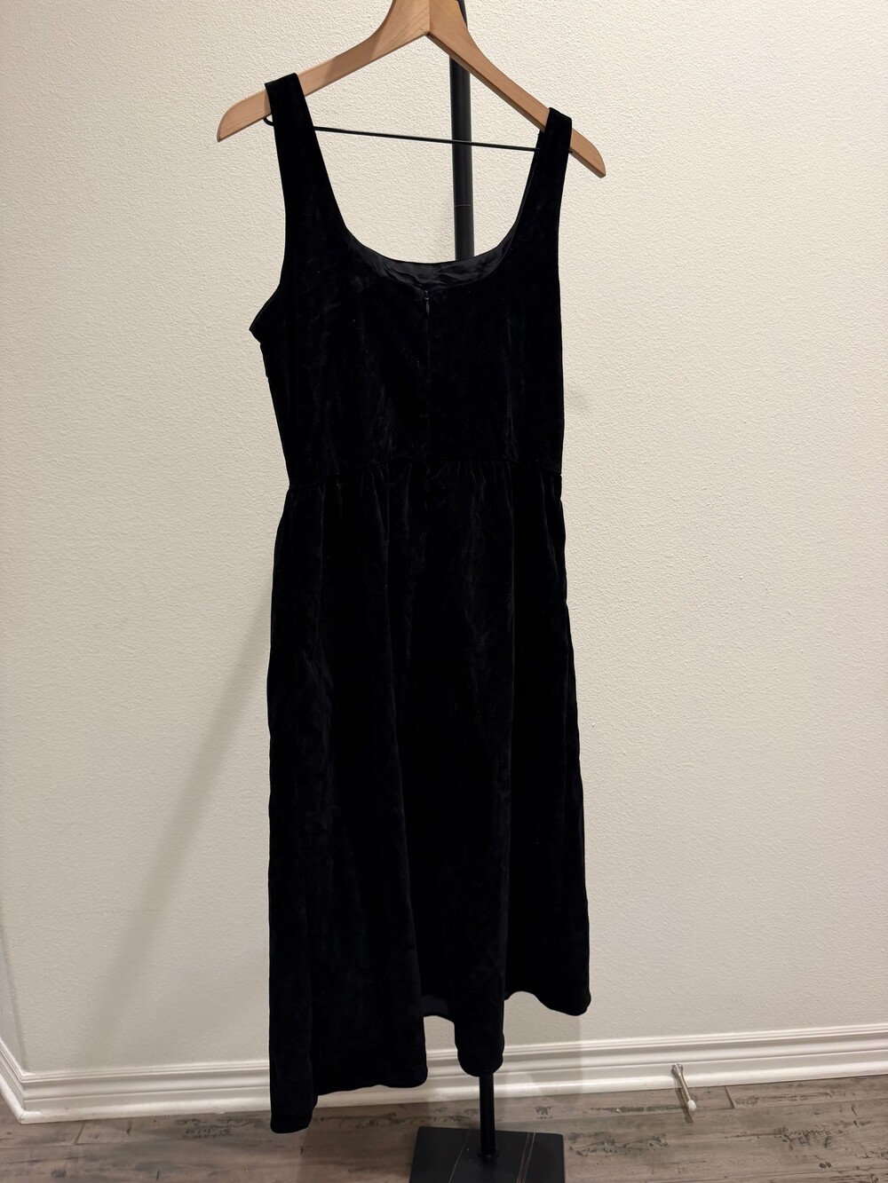 Cider Velvet Embellished Neckline Dress Black Velvet L Jeweled - Picture 4 of 8